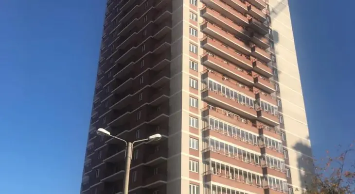 ЖК Панорама  фонарь на углу дома